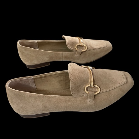 Steve Madden Womens  Loafers Size 8 Beige Suede Gold Emblem Square Toe - Picture 5 of 11